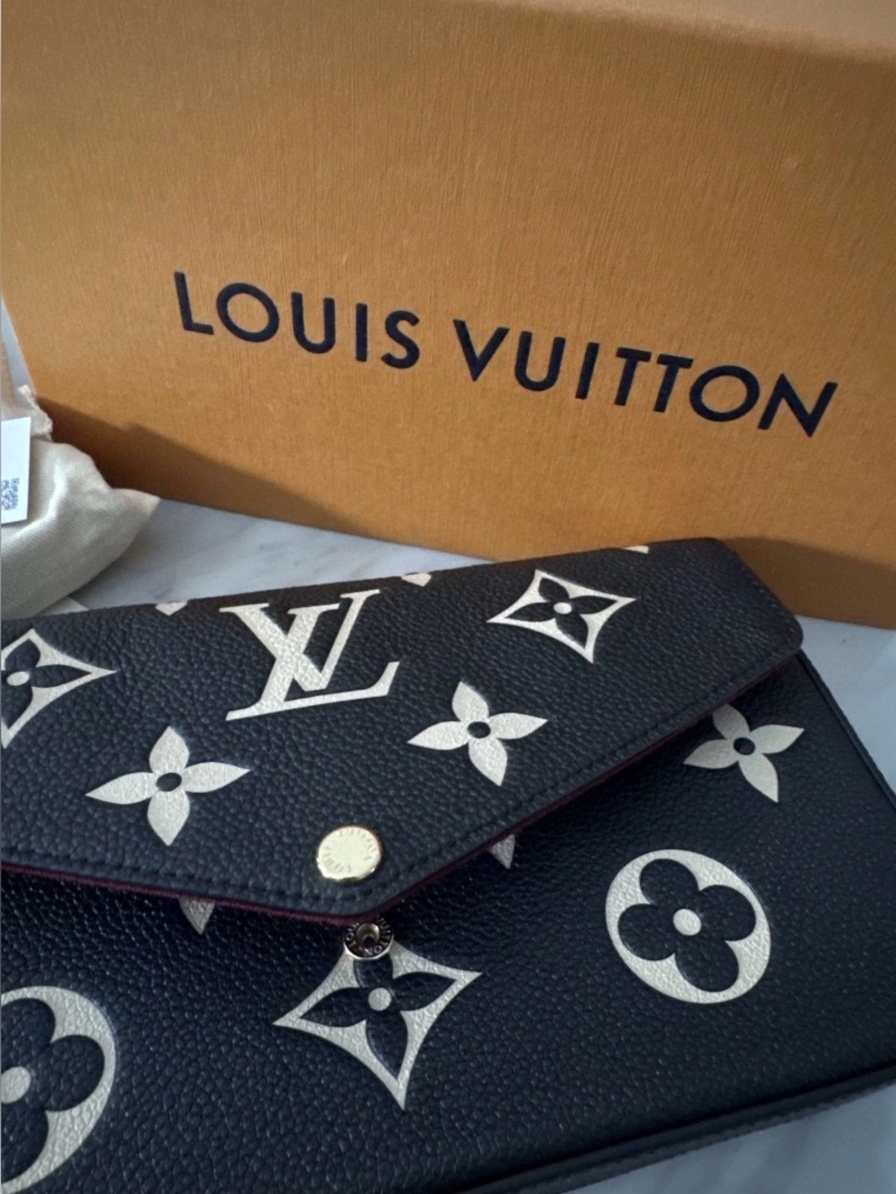 New inventory!!!
Full set full inclusion Louis Vuitton felicie chain bag